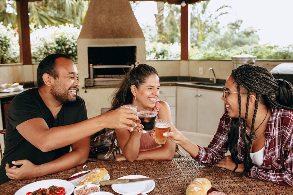 Apéro entre amis : idées d’ambiance et de musique